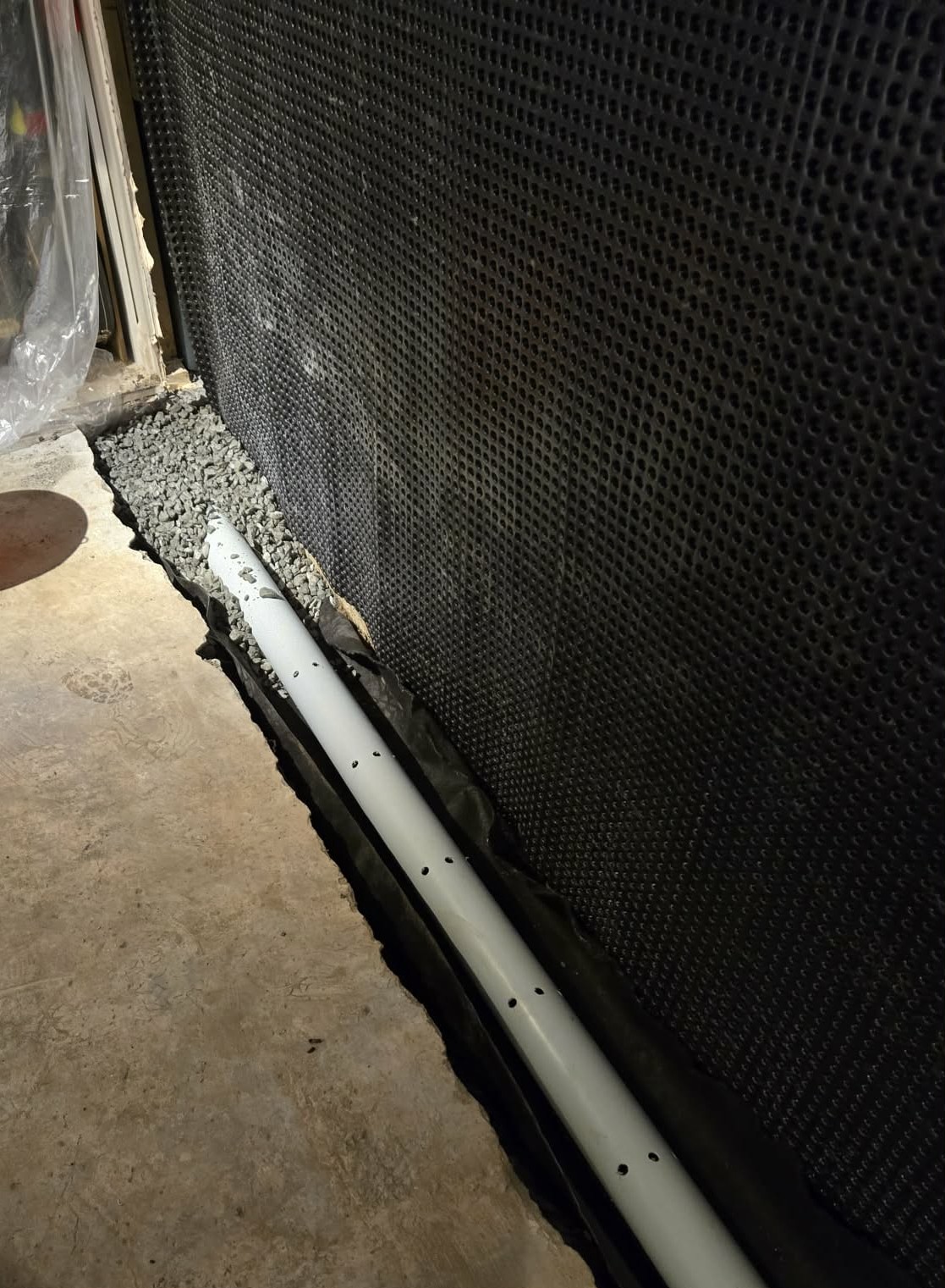 fondation-humidite-drain-francais-interieur-installation